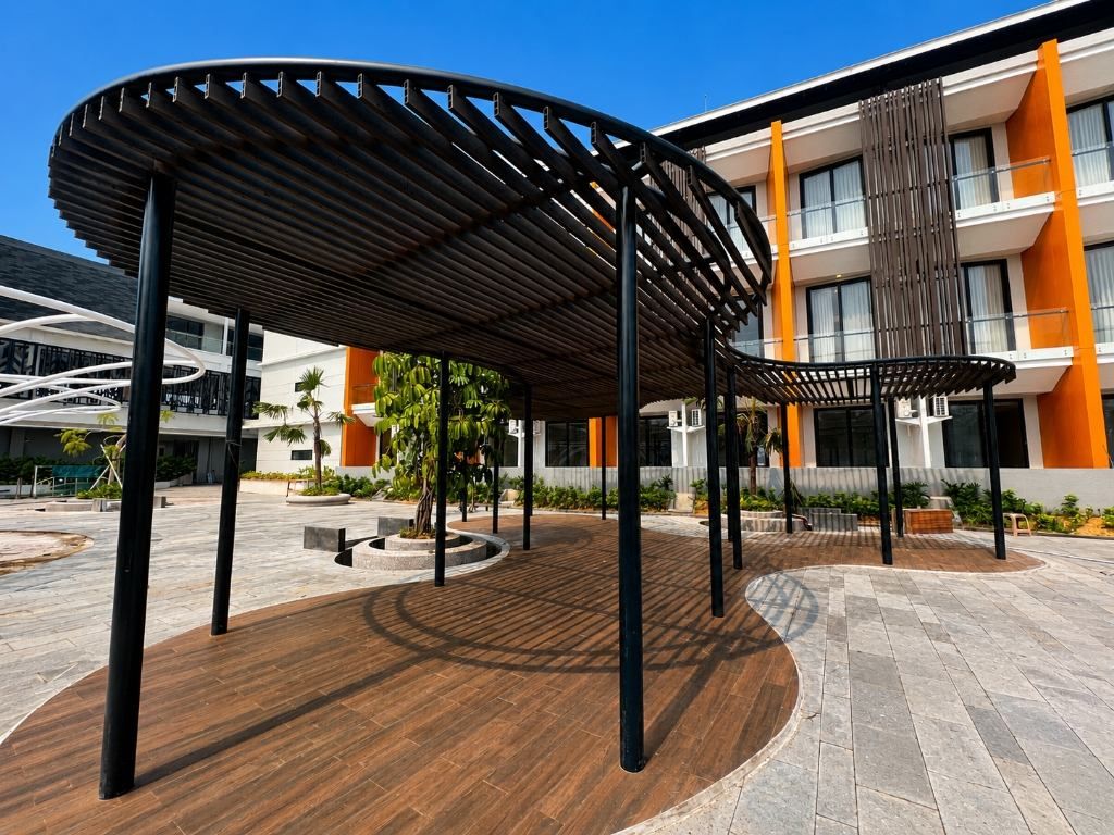Proyek Qubu Suites - Pergola Kayu & Kanopi Rangka Besi